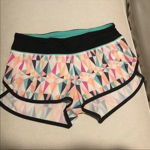 Size 4 Lululemon Speed Shorts pink mosaic
